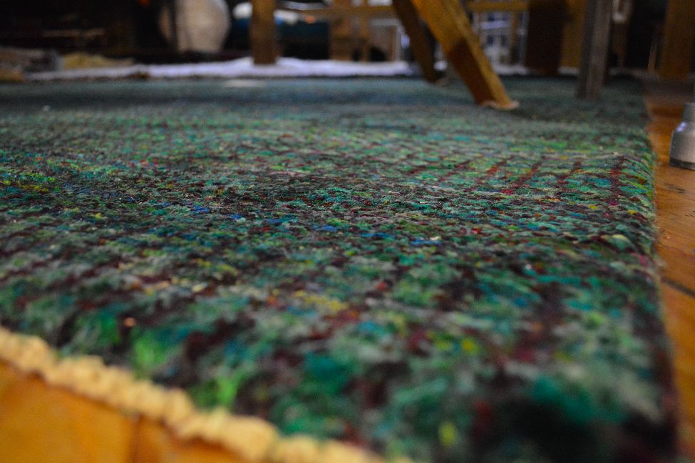 Recycled Sari Silk Rug Recycled Sari Silk Rug Green furniture at Green Front