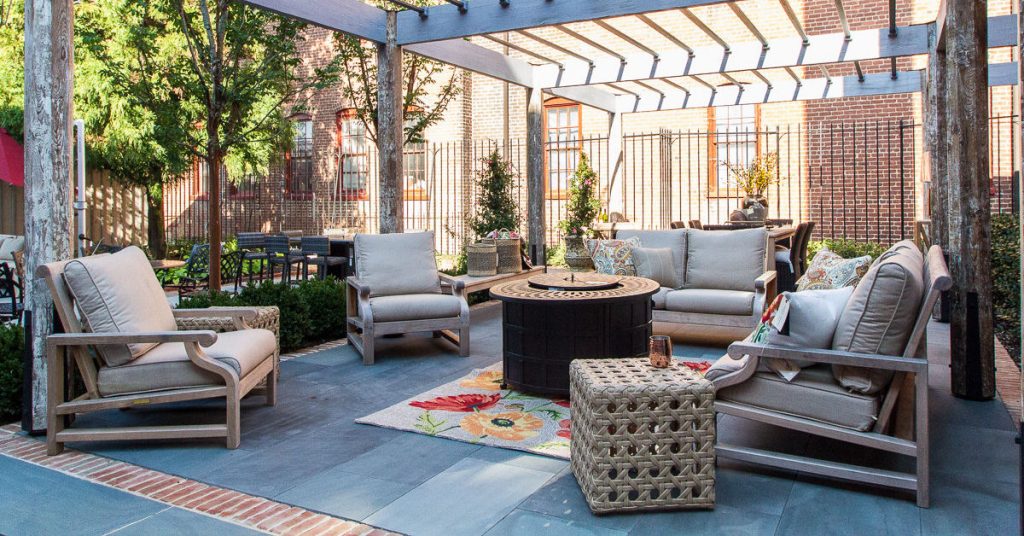 outdoor-furniture-green-front