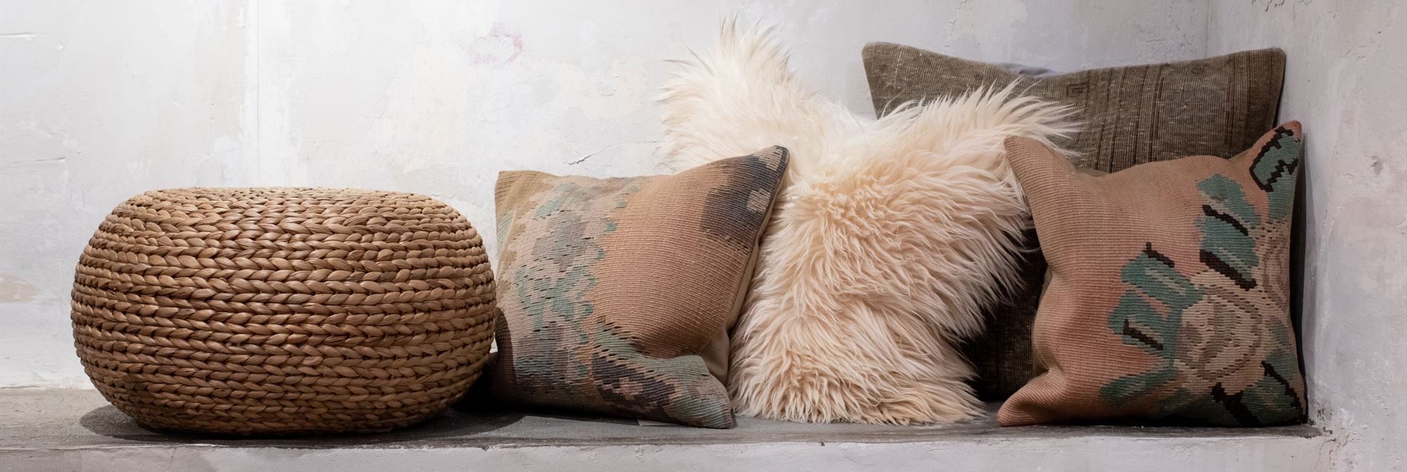 Decorative throw natural texture pillows